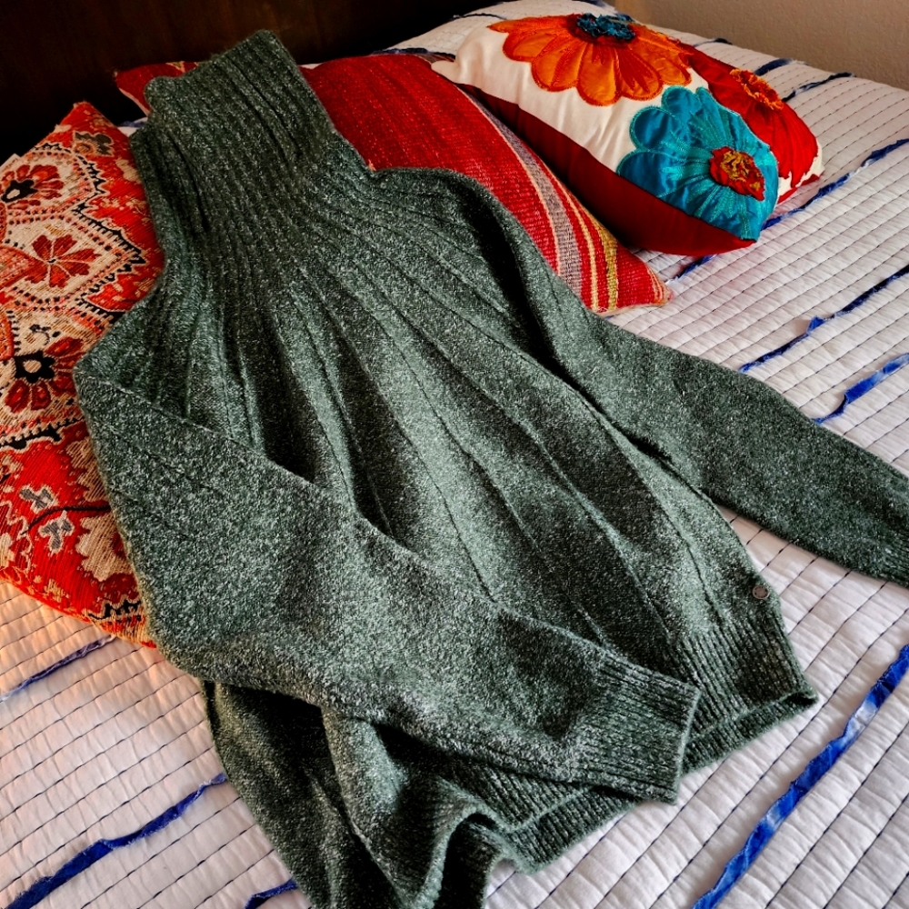 ROXY MIDWEIGHT TURTLE NECK SWEATER